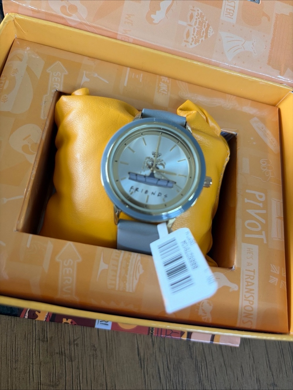 Friends Special Edition Strap Watch Neutral Grey Fountain TV Show Limited EDT